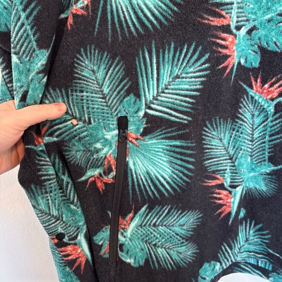 Kavu Hooded Fleece Poncho - Picture 5 of 6